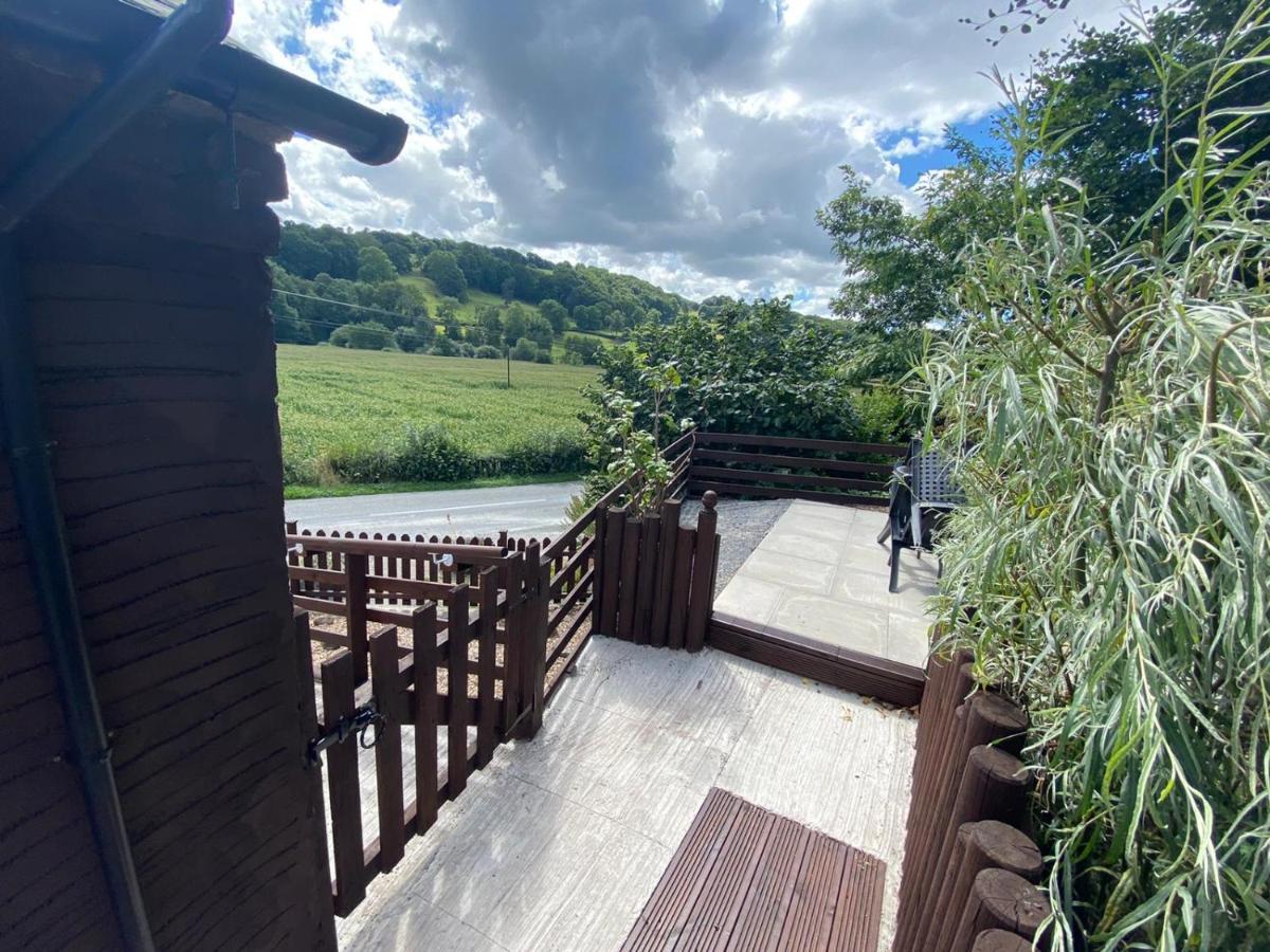 Robyns Nest, Self Catering Cottage Уелшпул Екстериор снимка