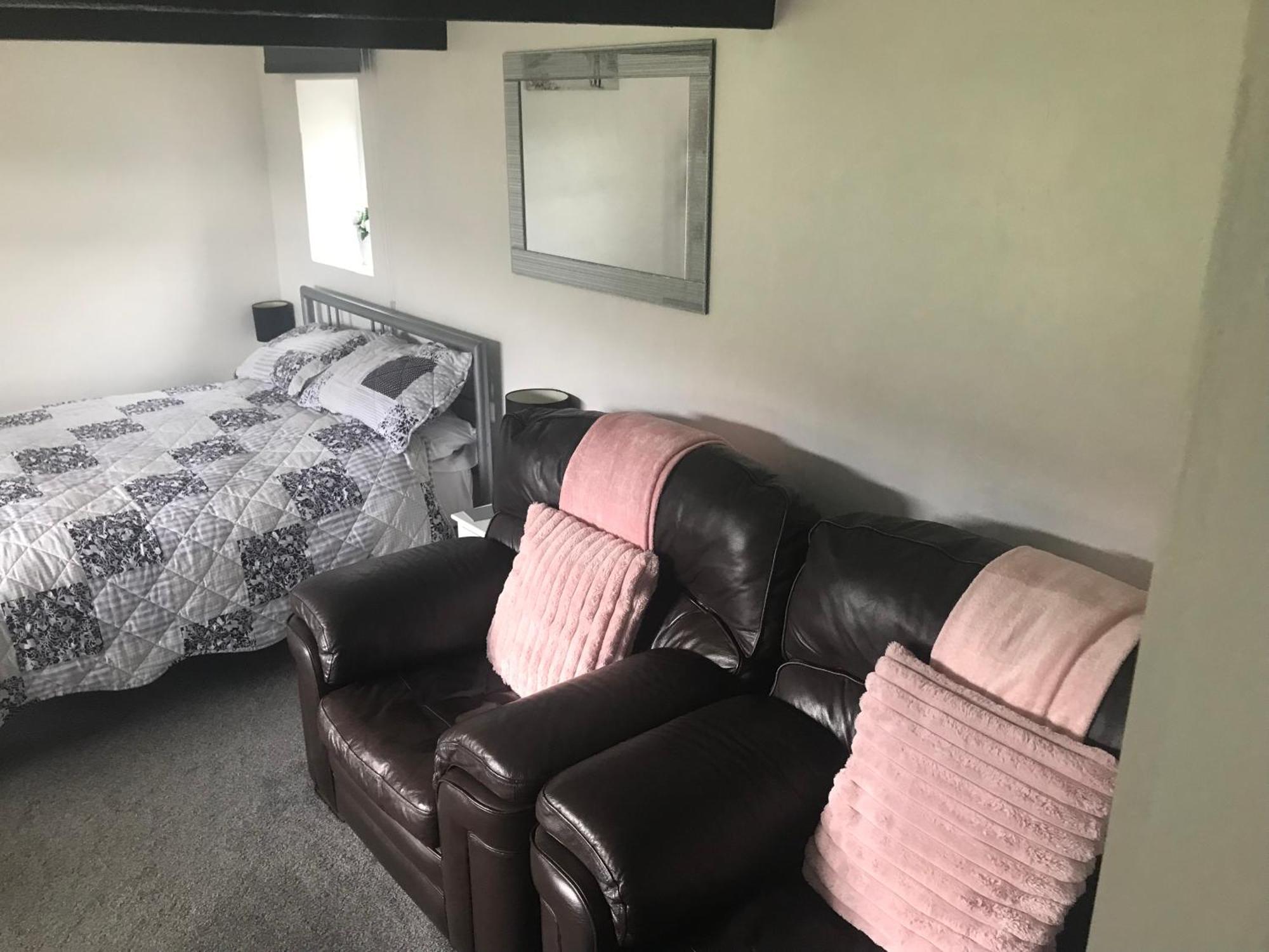 Robyns Nest, Self Catering Cottage Уелшпул Екстериор снимка